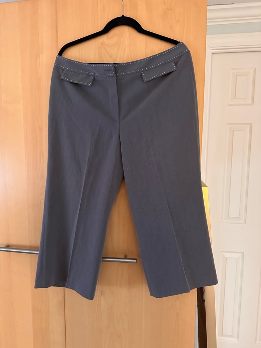 Classic Women's Gray Cropped Dress Pants by Larry Levine